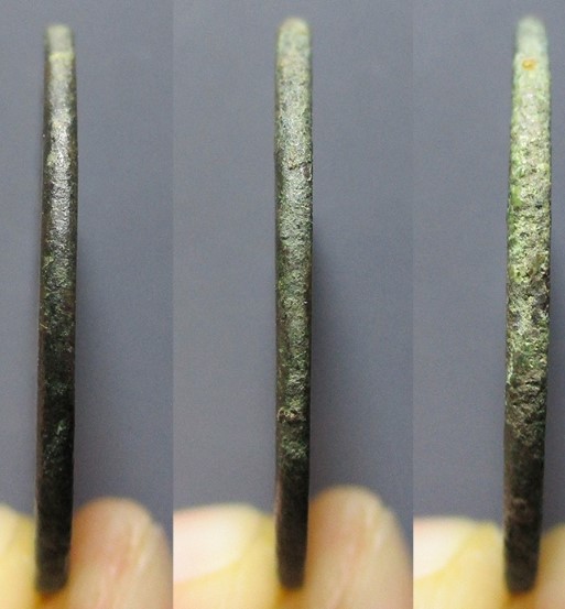 修身执玉背龙凤花钱